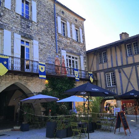 Maison De Charme Spacieuse, Terrasse Et Vue Sur La Place 몽플렁캉 외부 사진